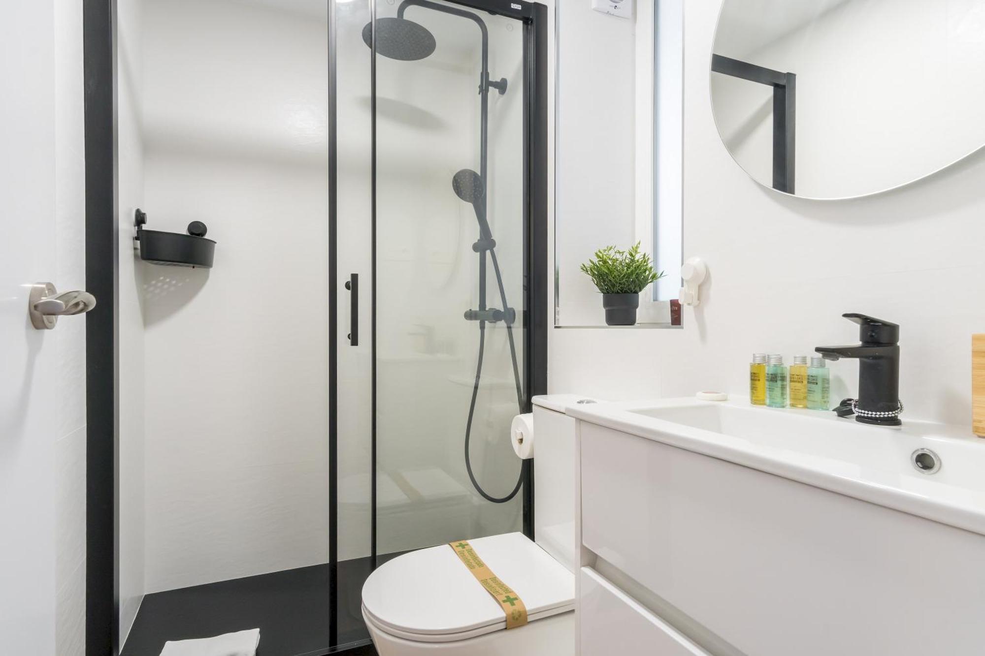 Modern And Cozy- 1 Bedroom 1 Bathroom -Lavapies Madrid Exterior foto